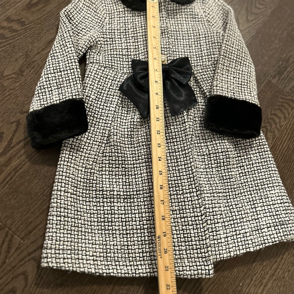 Chic Black and White Kids Coat with Bow - Picture 5 of 9